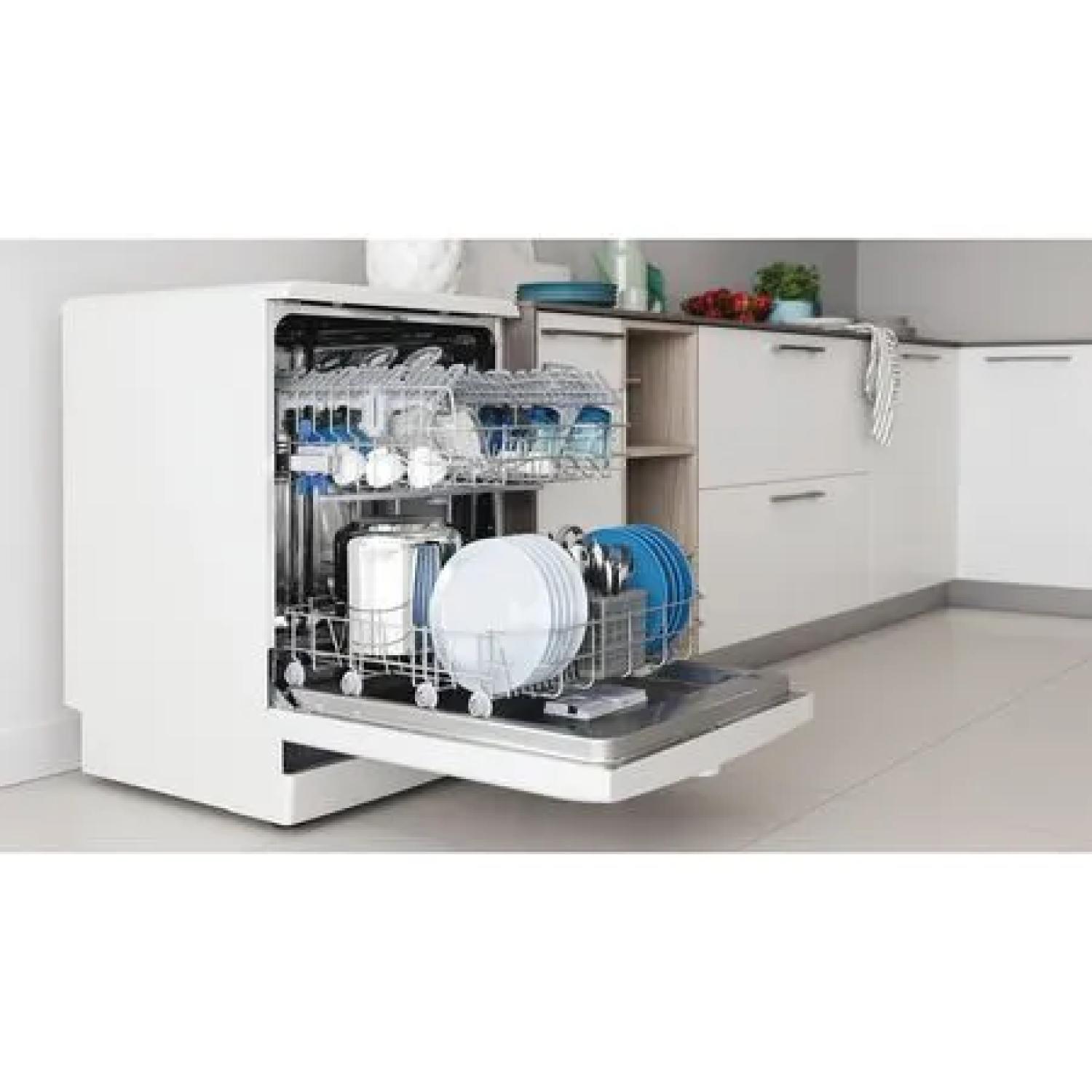 Indesit D2FHK26UK Full Size Dishwasher - White - E Rated full image